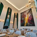 Orion Palace Boutique *