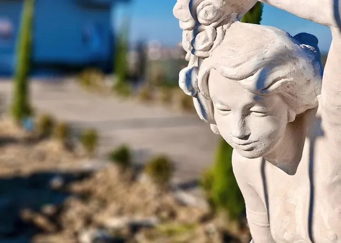 Orion Palace Boutique *