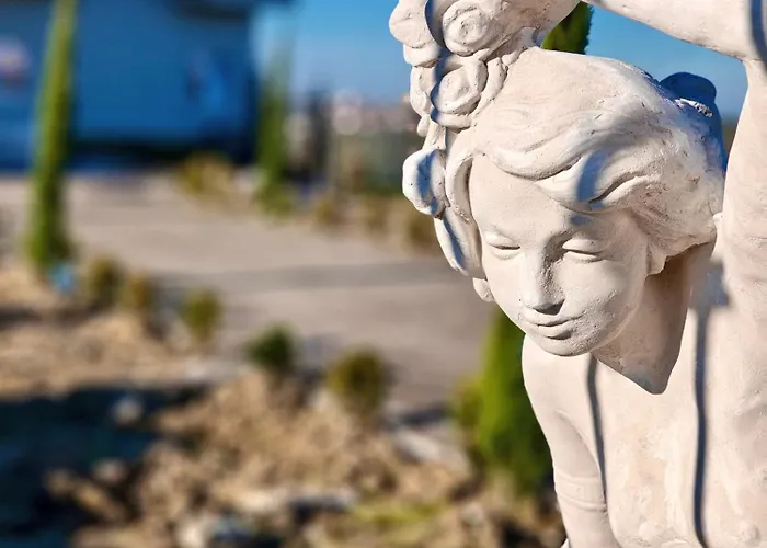 Orion Palace Boutique Hotel *